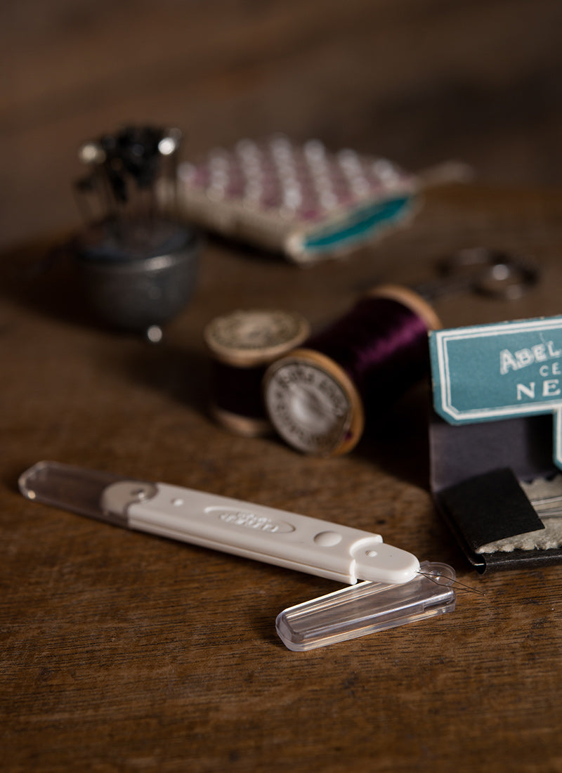 Clover Double-ended Needle Threader