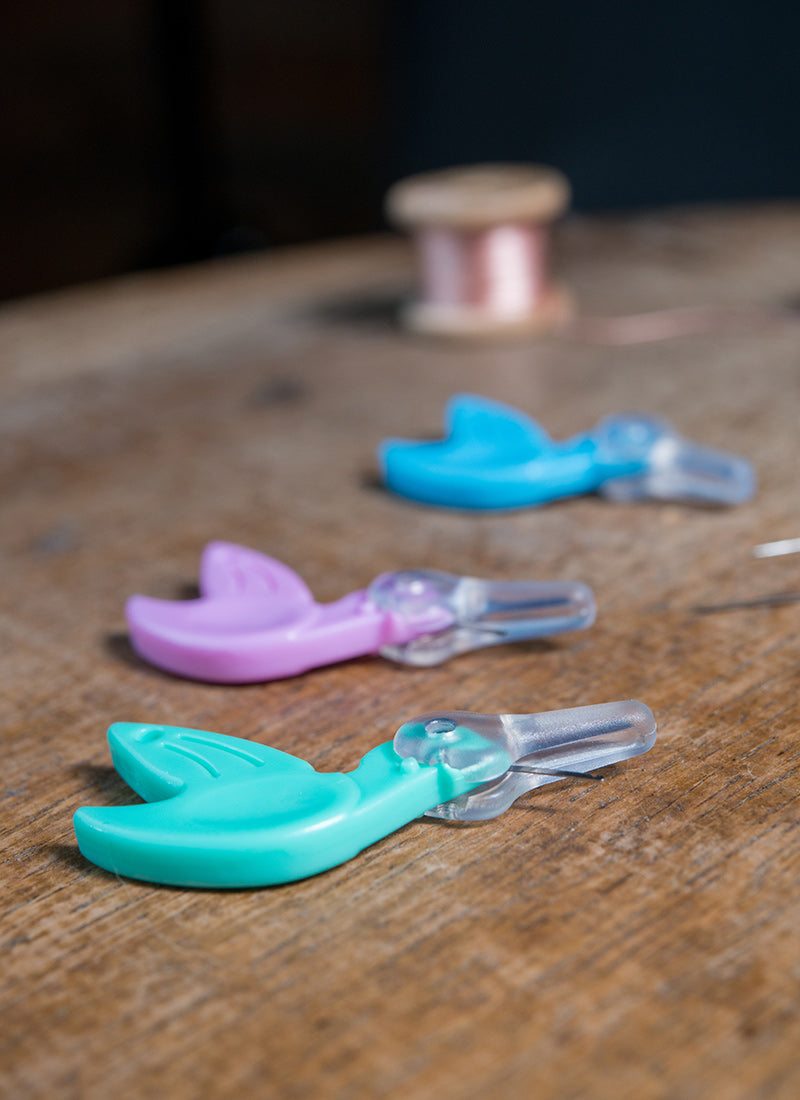 Hummingbird Needle Threader