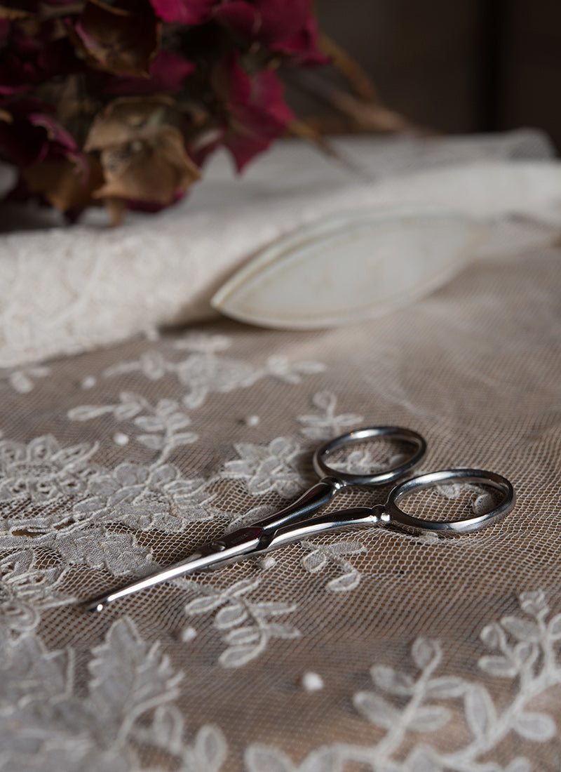 Lobe-tipped Lace Scissors
