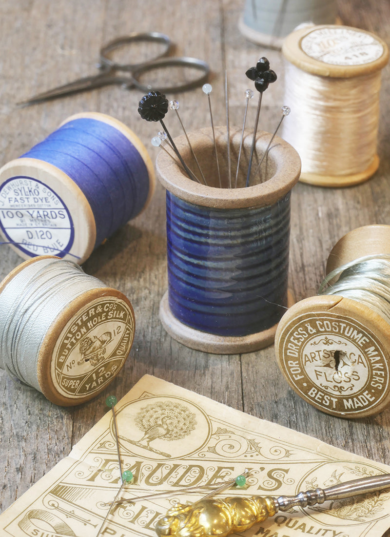 Cohana Ceramic Thread Spool Pin and Needle Holder