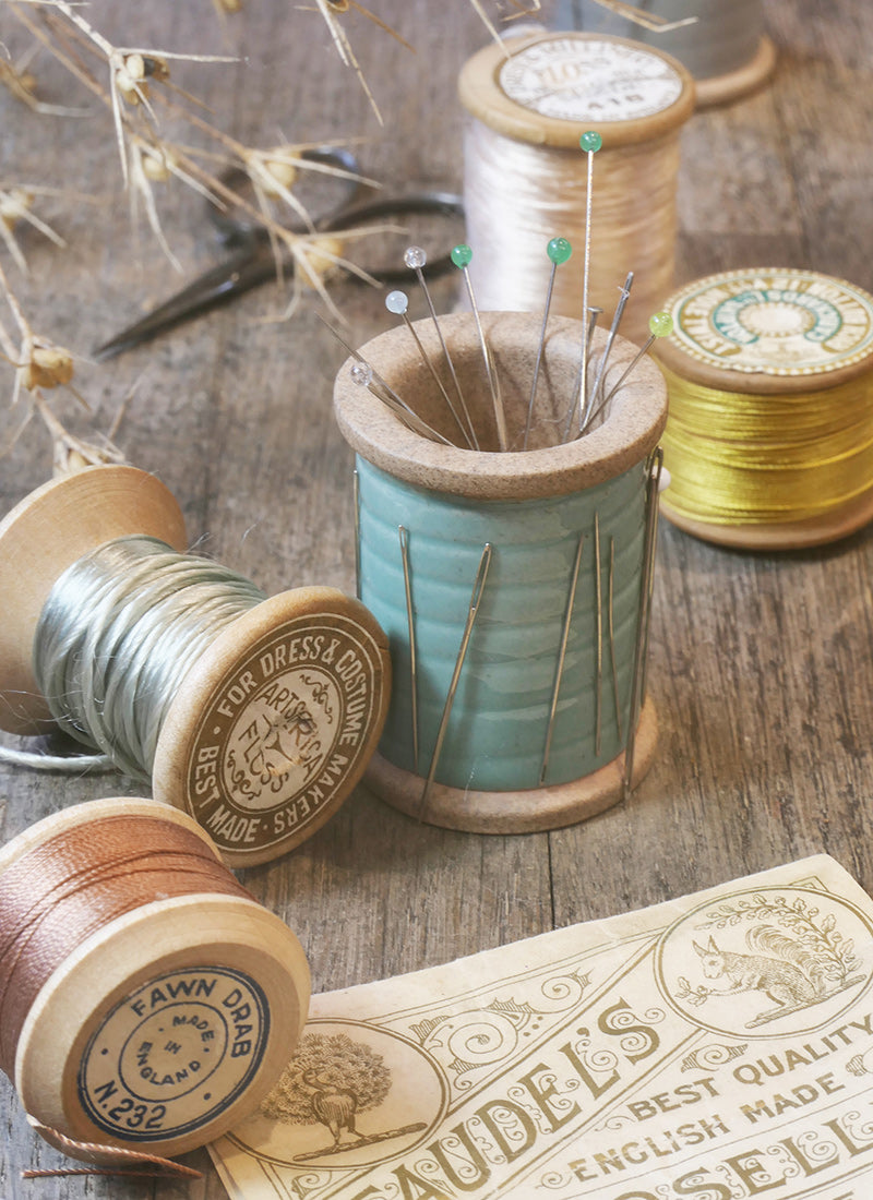 Cohana Ceramic Thread Spool Pin and Needle Holder