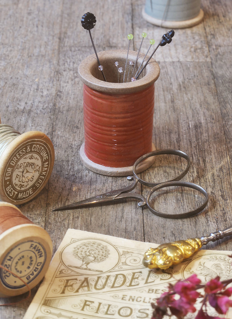 Cohana Ceramic Thread Spool Pin and Needle Holder