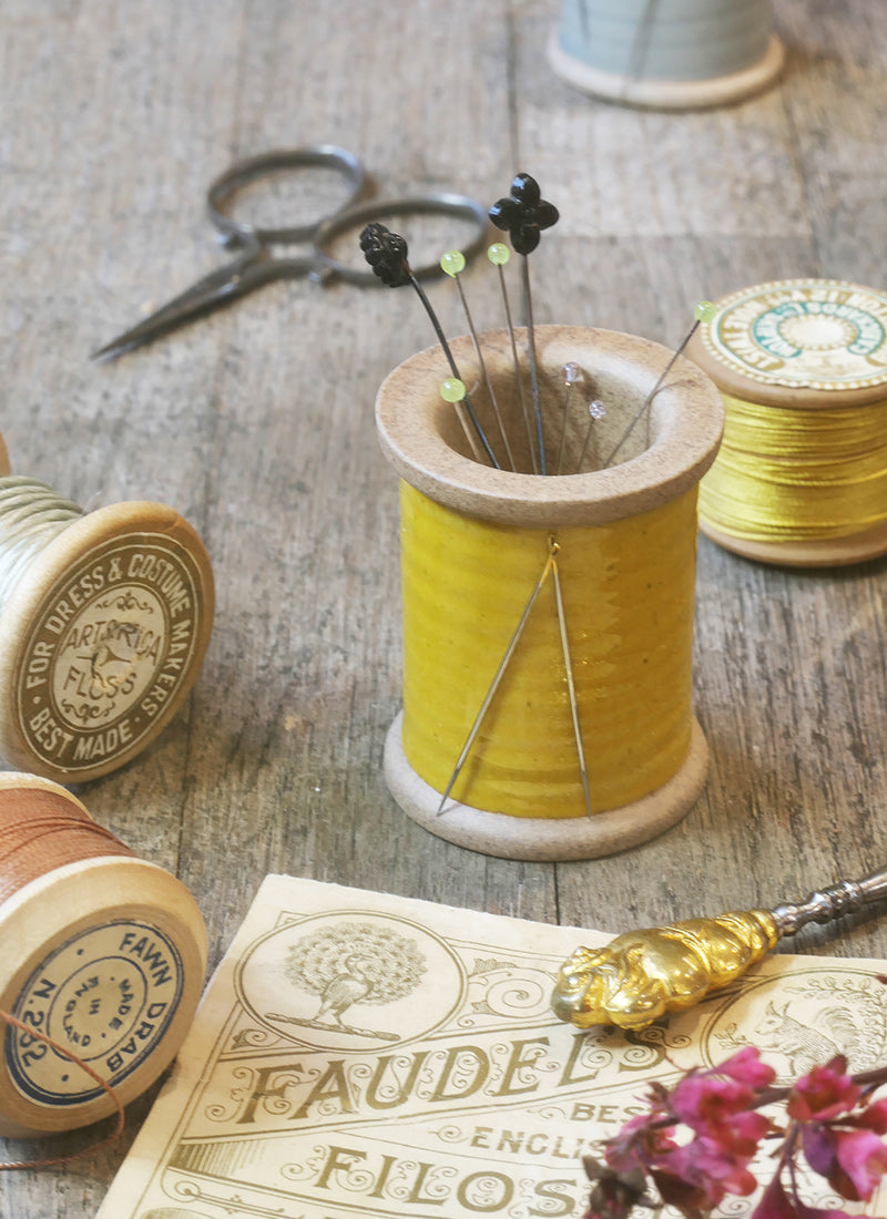 Cohana Ceramic Thread Spool Pin and Needle Holder