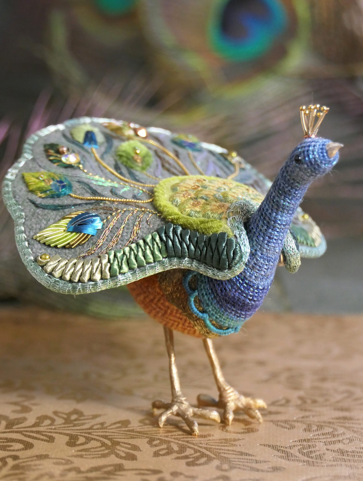 Peacock Étui Embroidery Kit