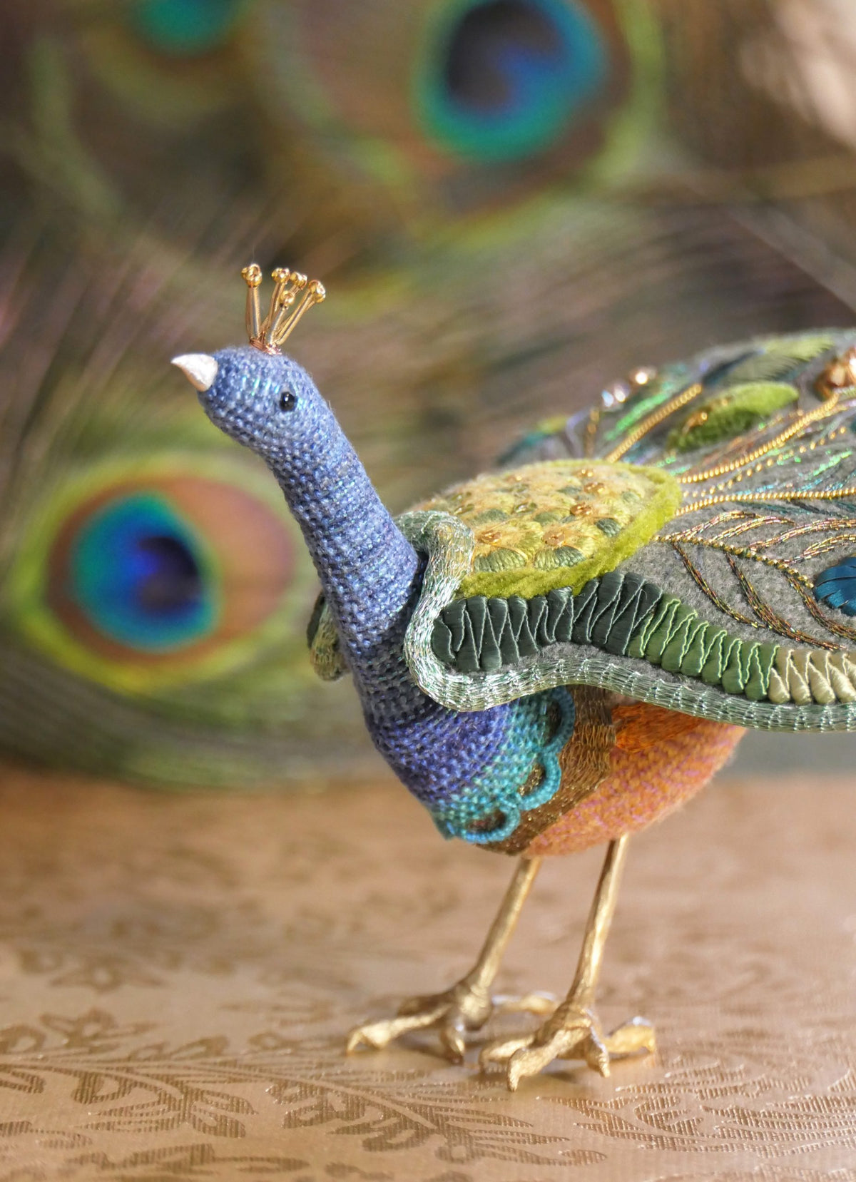 Peacock Étui Embroidery Kit