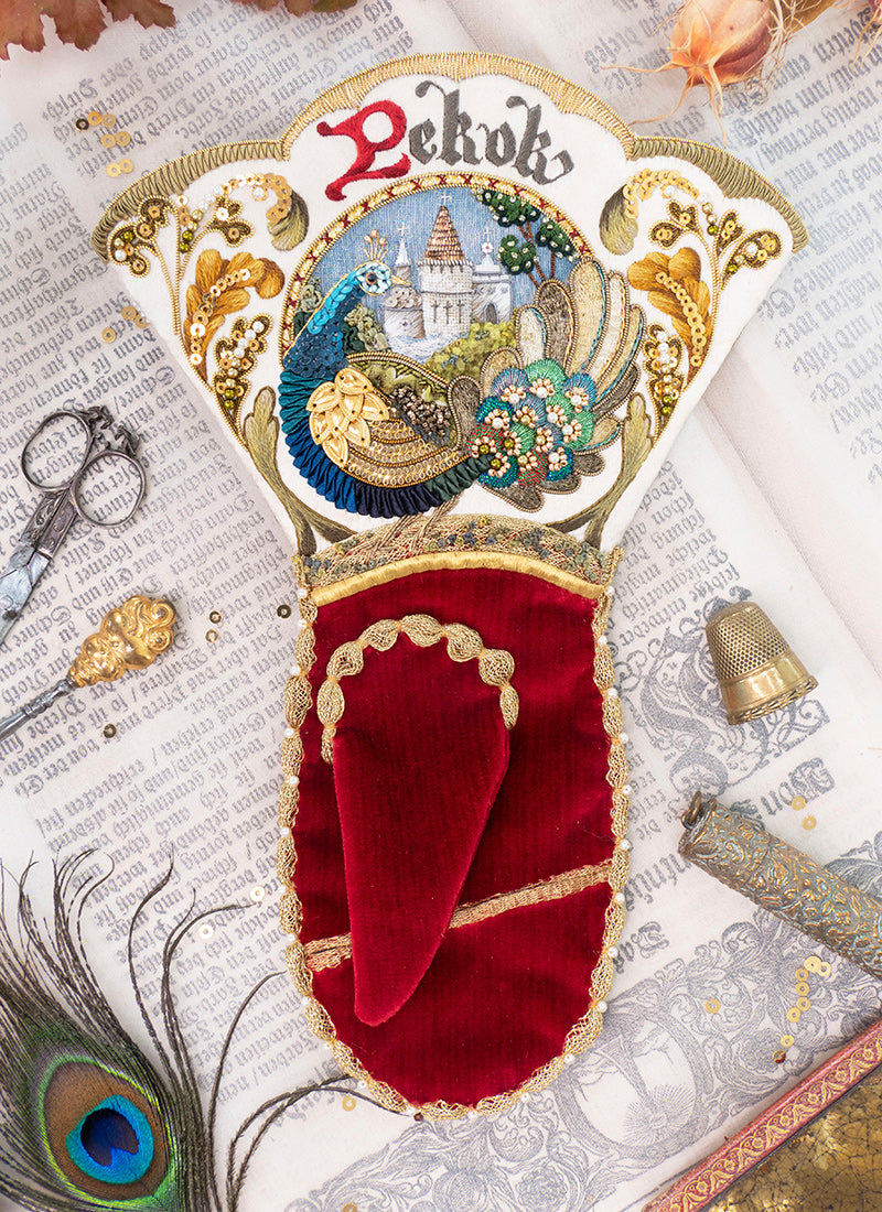 Elizabethan Peacock Gauntlet Panel