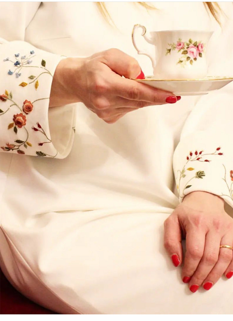 Rose to Rose - Embroidering Patrizia Silingardi's Watercolours